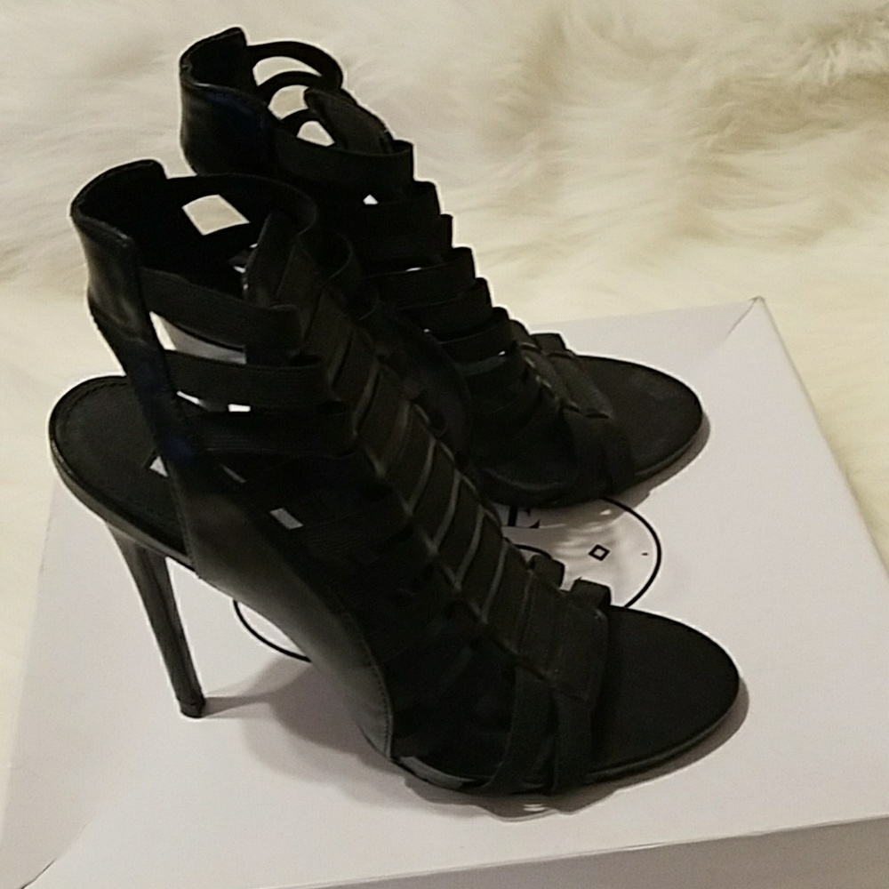 Steve Madden Stretche Peep Toe Heels